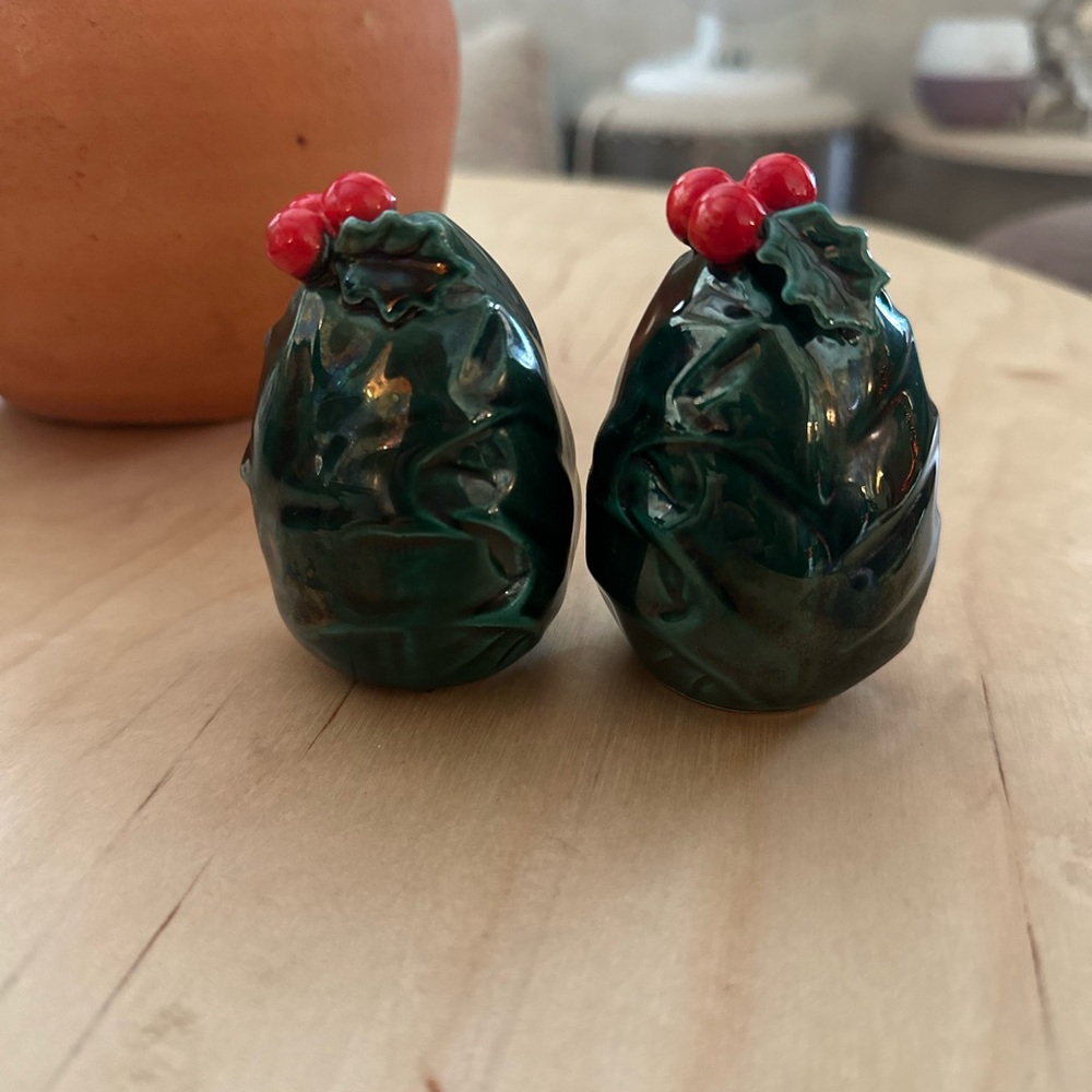 Vintage 1970’s Lefton Green and Red Ceramic S&P Shakers hollyberry